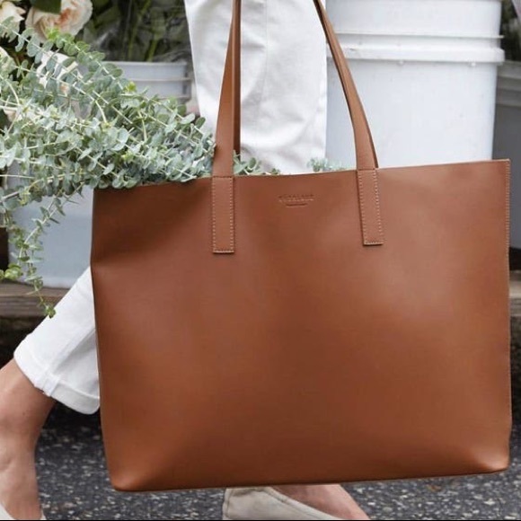 Everlane Handbags - Everlane Cognac Leather Day Market Tote